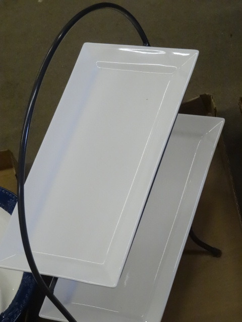 Metal Framed Plate Stand
