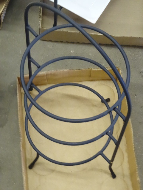 Metal Framed Plate Stand