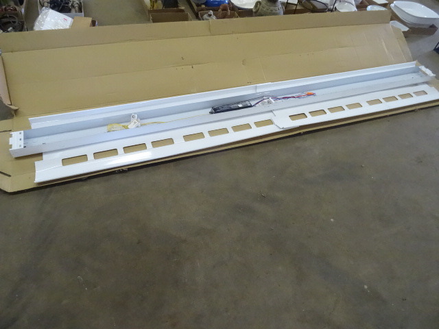 8 Fluorescent Shop Light New