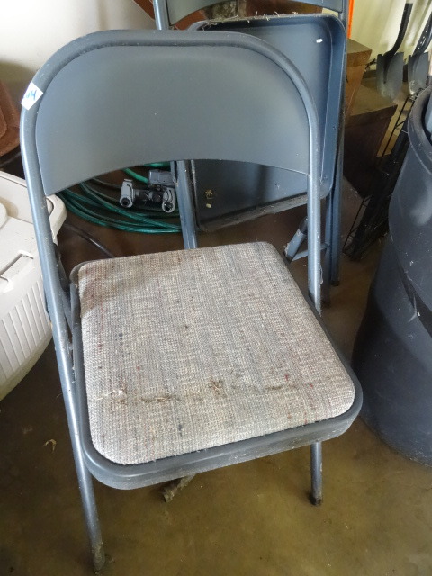 2 Folding Chairs