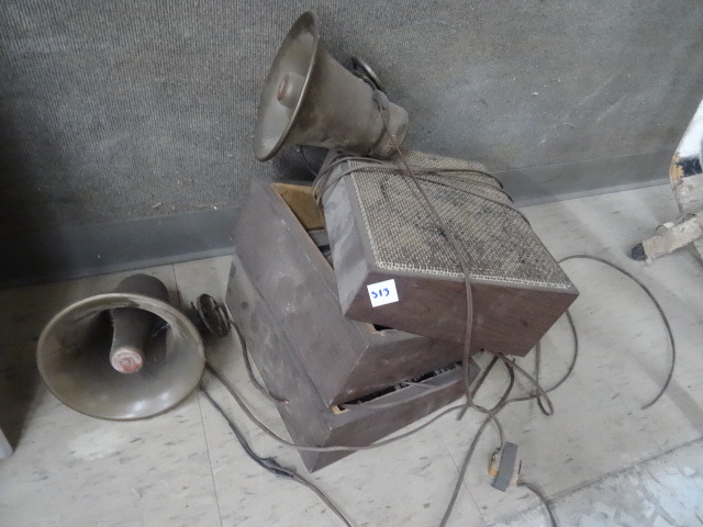 3 Speakers and 2 Loud Speakers