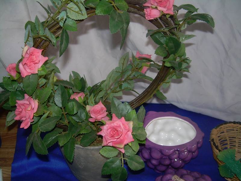 rose center piece and basket