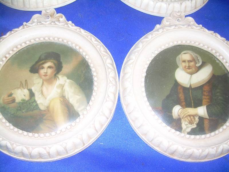 4 vintage wall hangings