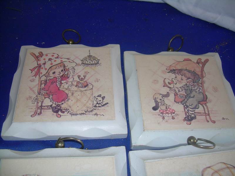 set of 4 very nice wall hangings