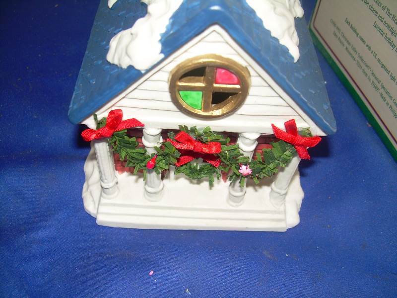 Chrismas valley lighted house collectable