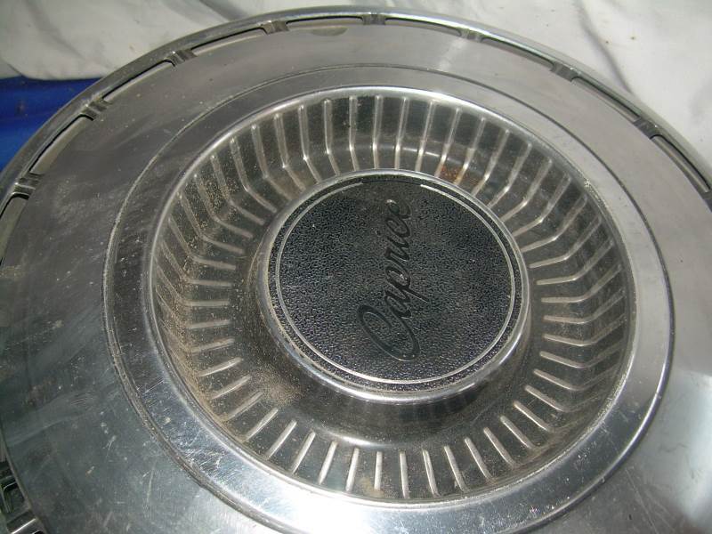 4 metal hub caps