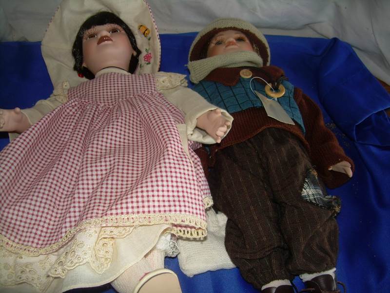 2 porcelian collector dolls