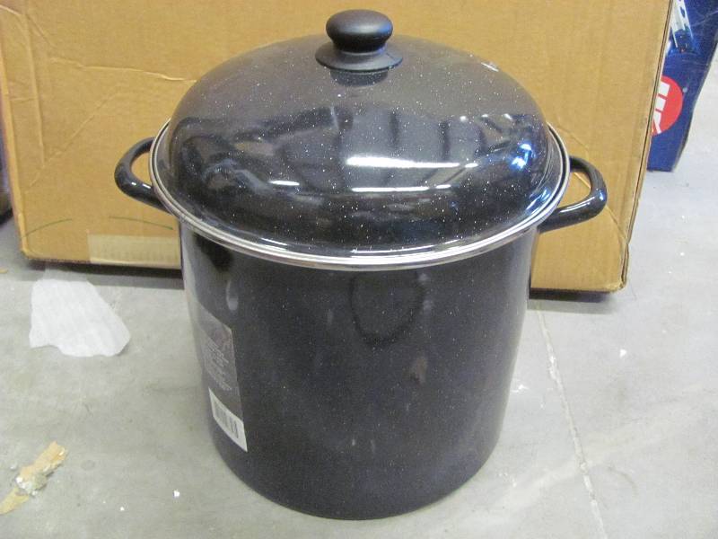 lot 13 image: Cooking Accessories