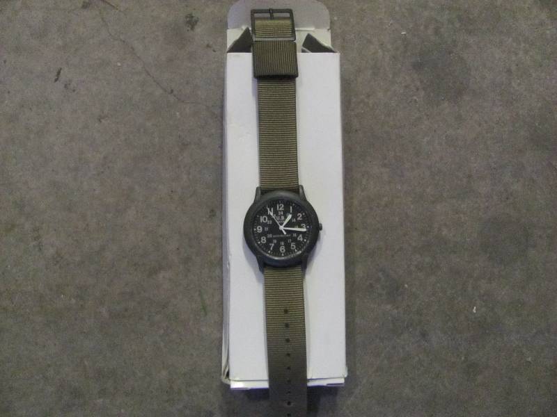 lot 19 image: Watches
