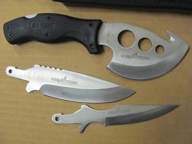 lot 30 image: Knives