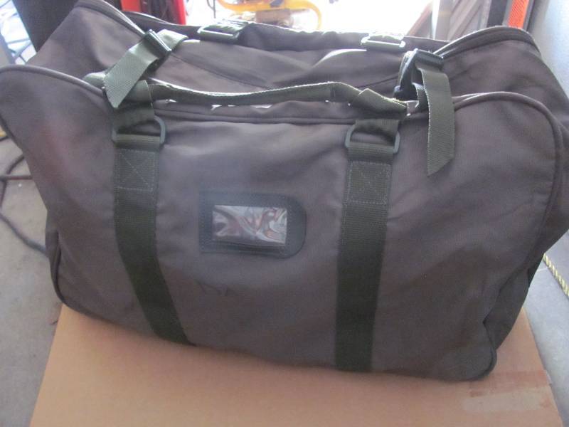 lot 49 image: Kit Bags