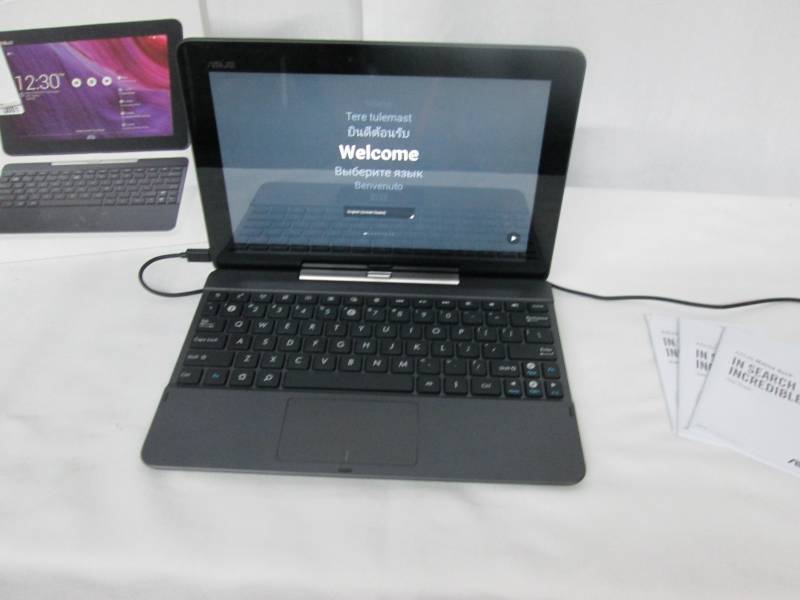 lot 18 image: ASUS Transformer Pad 10.1 2-in-1 LaptopTablet