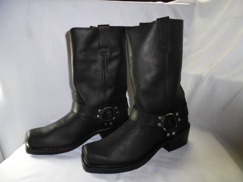 lot 37 image: Durango Mens 11 Black Classic Harness Boots