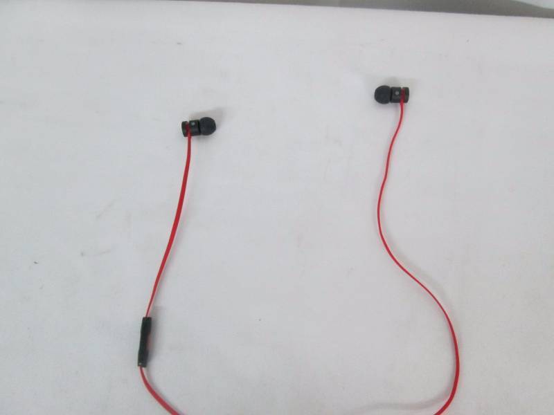lot 60 image: urBeats by Dr. Dre Ear Buds