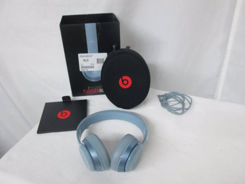 lot 13 image: Beats by Dr. Dre Solo 2 On-Ear Headphones