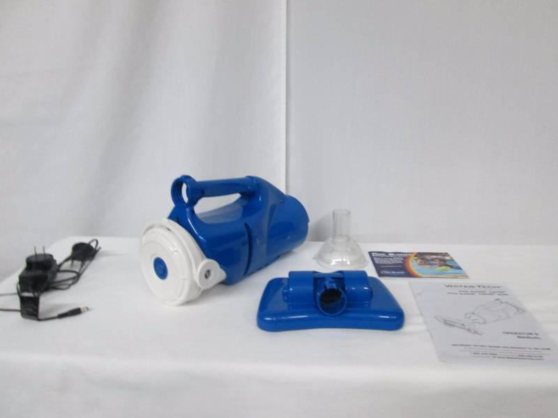 lot 43 image: Catfish Battery-Powered Recharageable Pool Cleaner