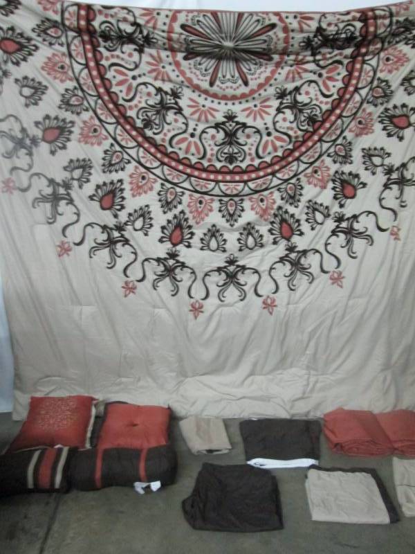 lot 83 image: Alcove Del Rio 30-pc Bedroom Super Set - King