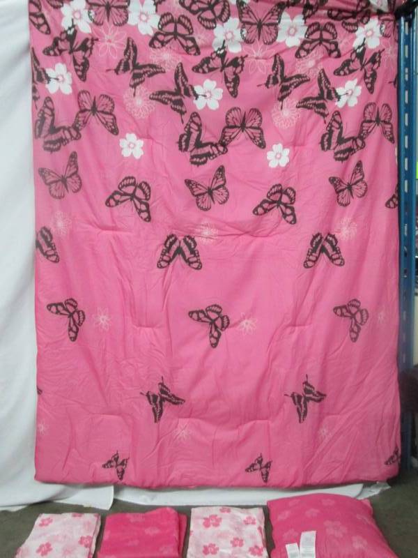 lot 95 image: Harper Room Ensemble - Twin