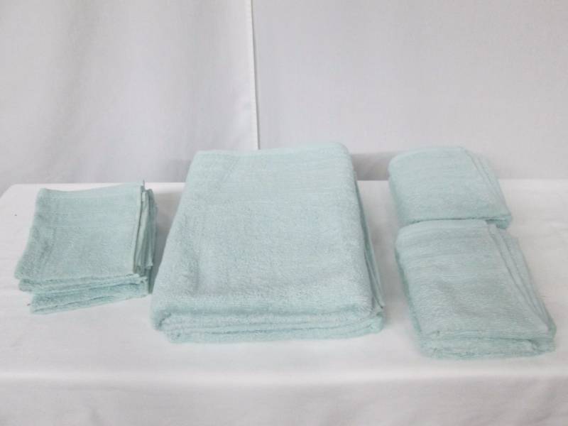 lot 63 image: Alcove Hydroplush Towel Collection