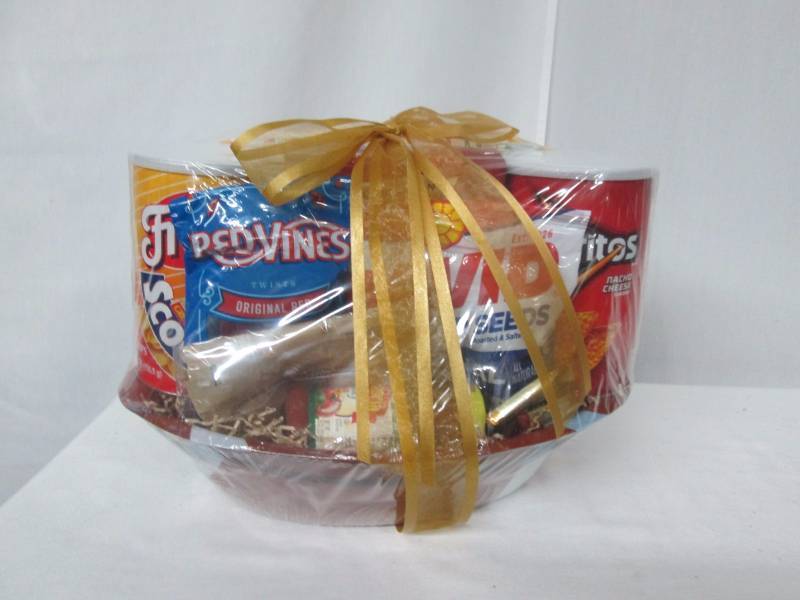 lot 62 image: Game On Football Snack Basket