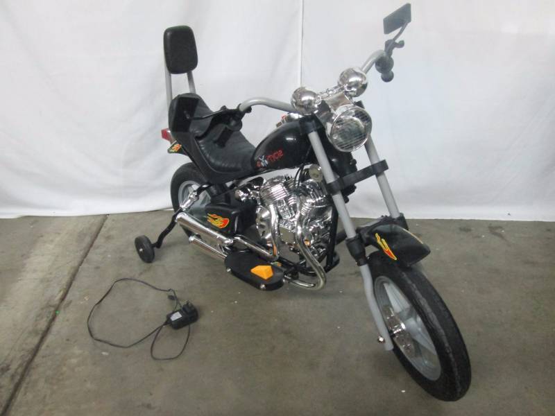 lot 6 image: Giggo Toys MotorTrycle 6V Ride-On