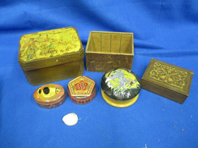 5 wooden boxes with covers, some ar...