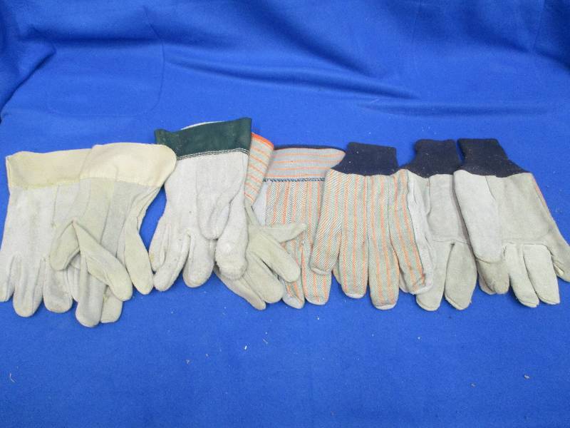 Lot of work gloves...