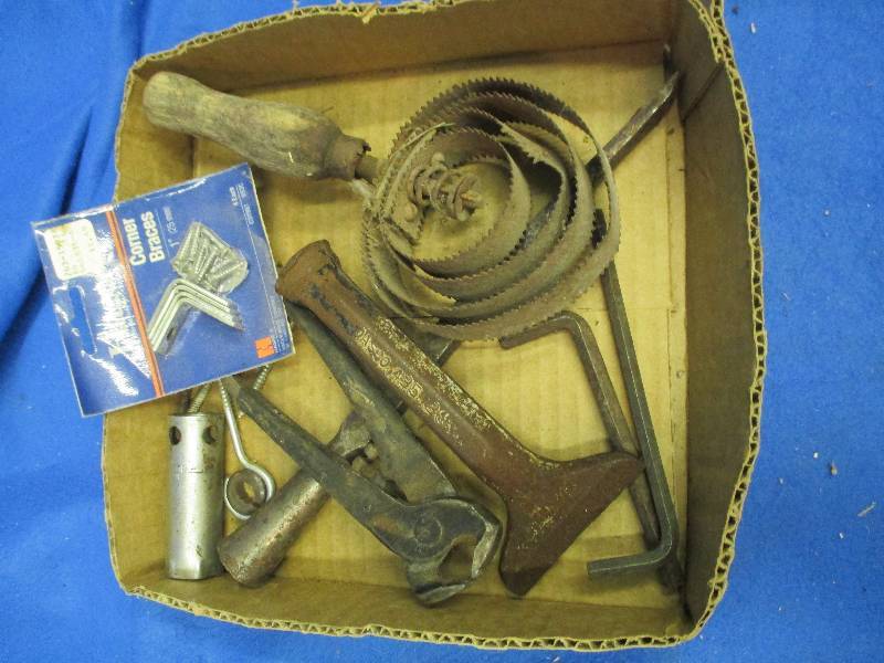 Curry comb, block chisel, old pinch...