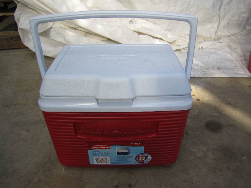 lot 67 image: Rubbermaid 10 Qt. Red Chest Cooler...