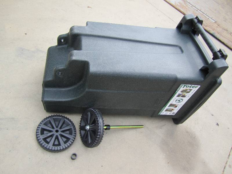 lot 122 image: Toter 32-Gal. Wheeled Trash Can Car...