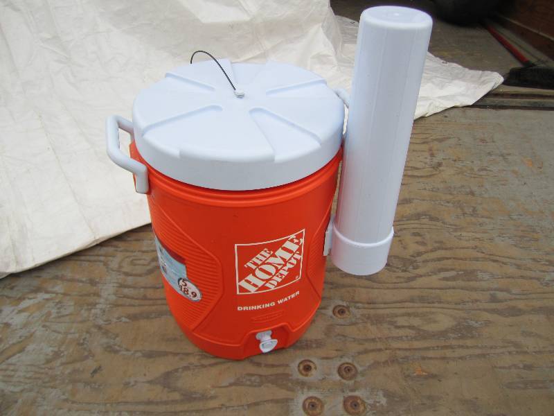lot 128 image: Rubbermaid 5 gal. Orange Water Cool...