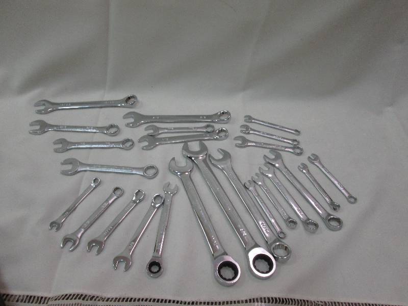 Misc SAE wrenches all displayed in ...