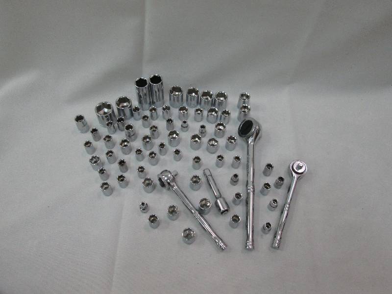 Misc SAE sockets w handles all dis...