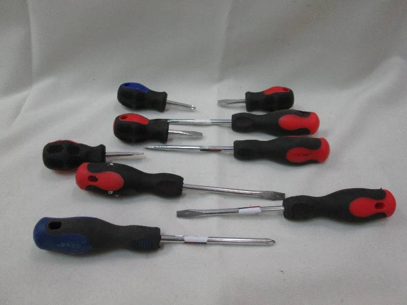 Assorted flathead and phillips scre...