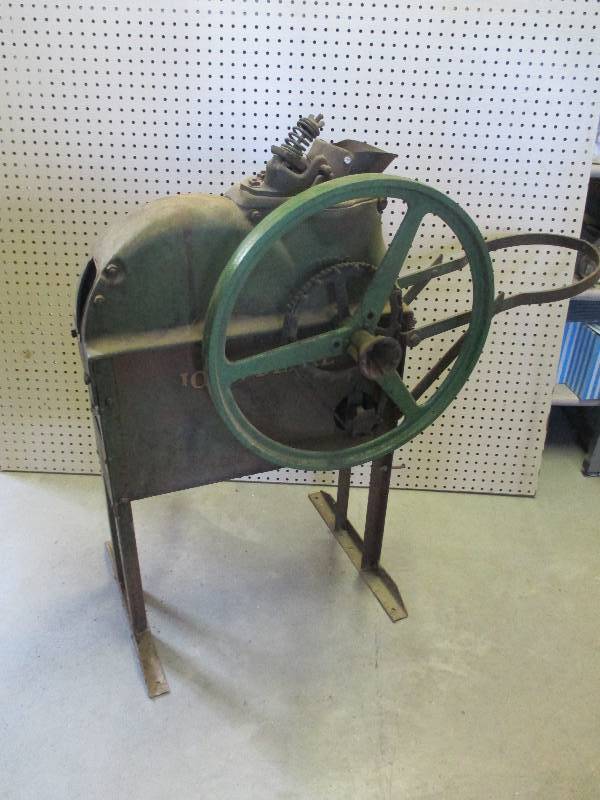 John Deere 1 B antique corn shucker...