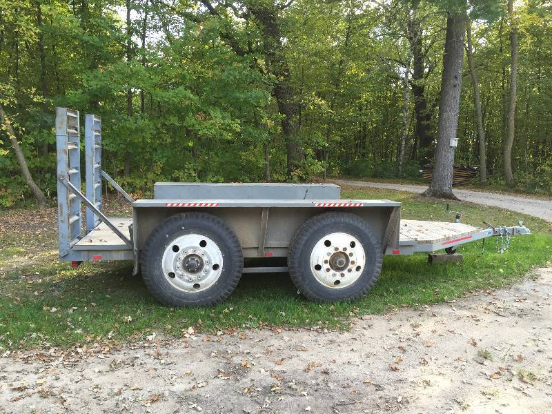 lot 2 image: Heavy Duty Bobcat Trailer