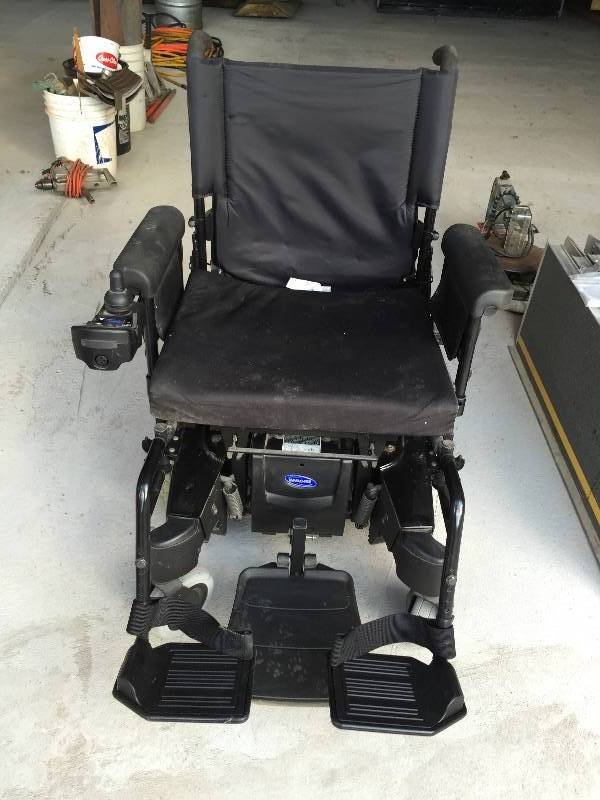 lot 7 image: INVACARE Pronto M71 Sure Step Power Chair