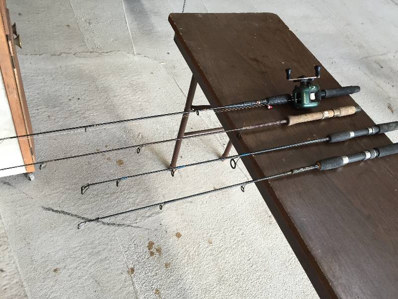 lot 21 image: Ice fishing poles