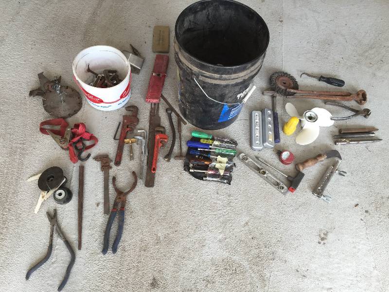 lot 24 image: Bucket full of tools and other misc items