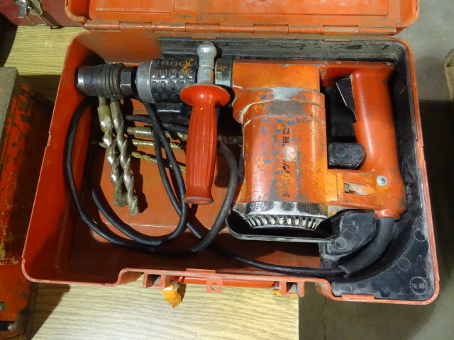 lot 2 image: Hilti TE 22 Roto Hammer with Bits