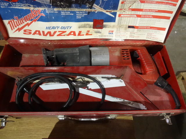 lot 3 image: Milwaukee Sawzall