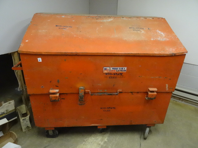 lot 6 image: All Metal Job Box on Wheels