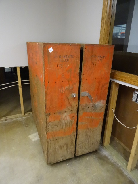 lot 7 image: Wood Clam Shell Job Box
