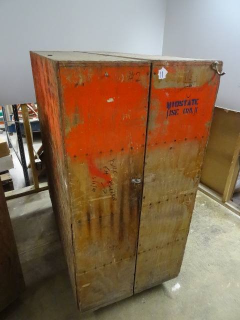 lot 11 image: Wood Clam Shell Job Box