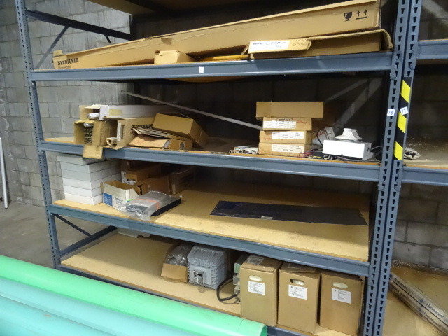 lot 19 image: Contents of Shelving Unit