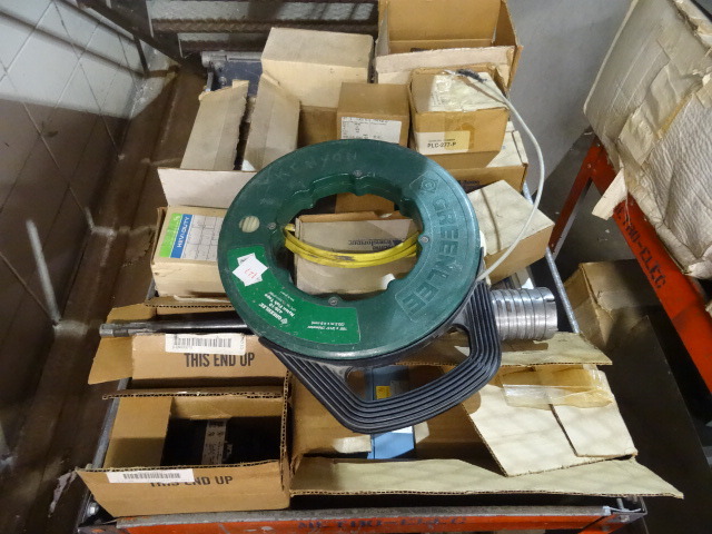 lot 36 image: Contents of Top and Bottom of Cart