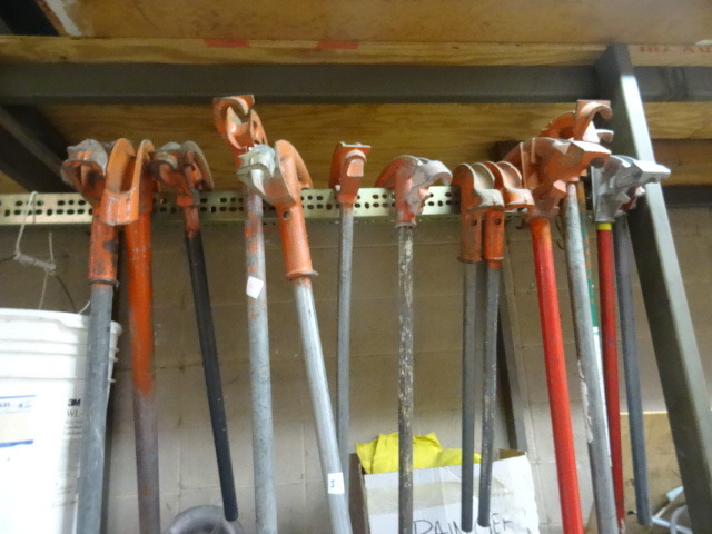 lot 51 image: 14 Pipe Braiders