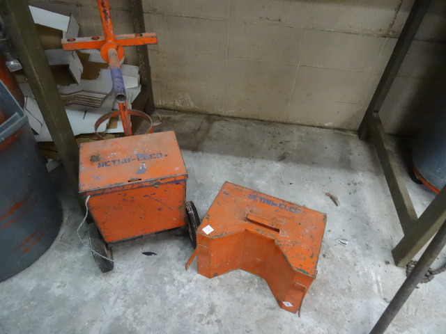 lot 54 image: 2 Containers of Misc Wire Pulling Mice