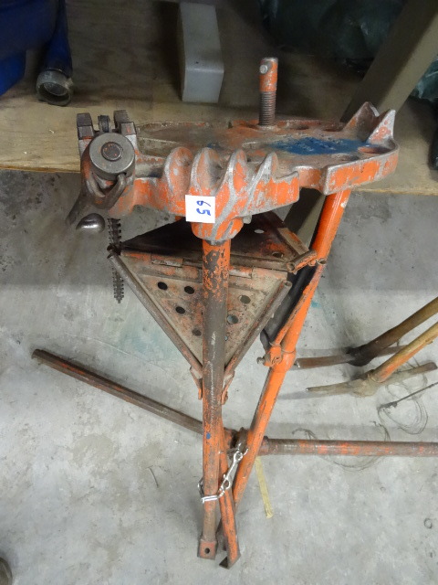 lot 65 image: Ridgid 460 Tri Stand