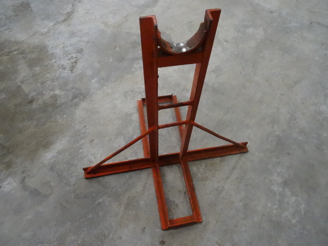 lot 66 image: Misc Metal Stands